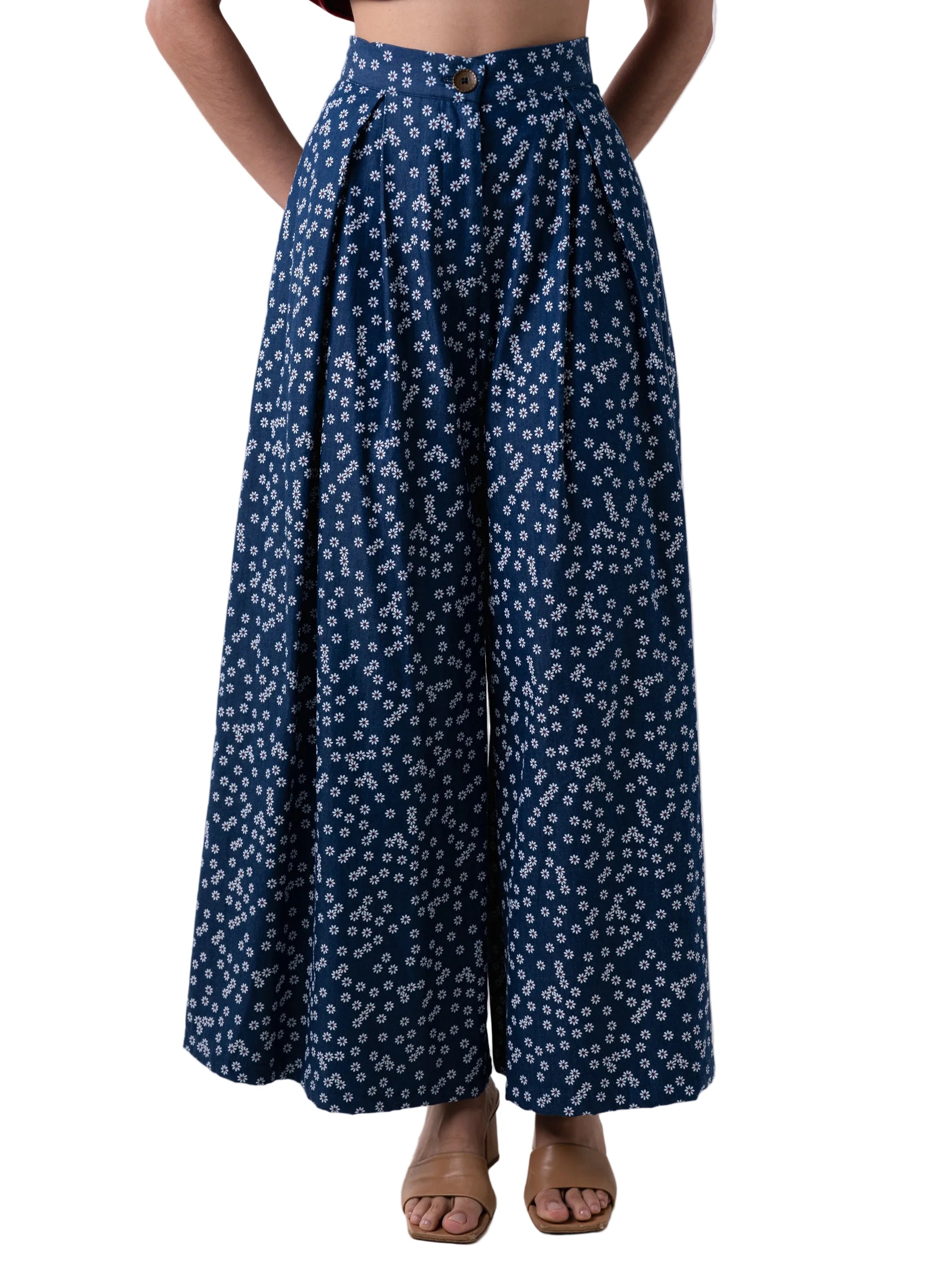 Palazzo silhouette with front pleats and side pockets.