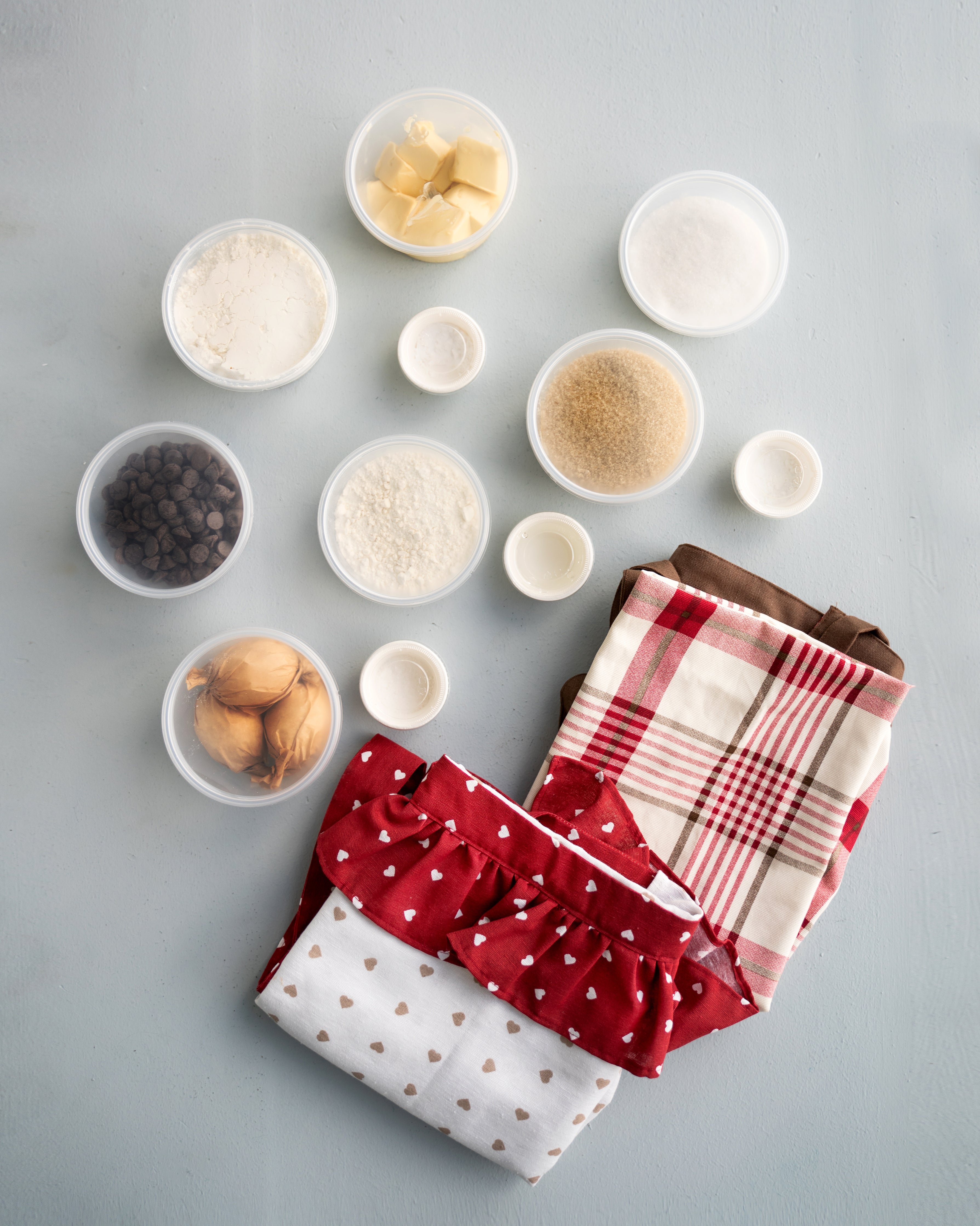 BAKING WITH STYLE APRONS