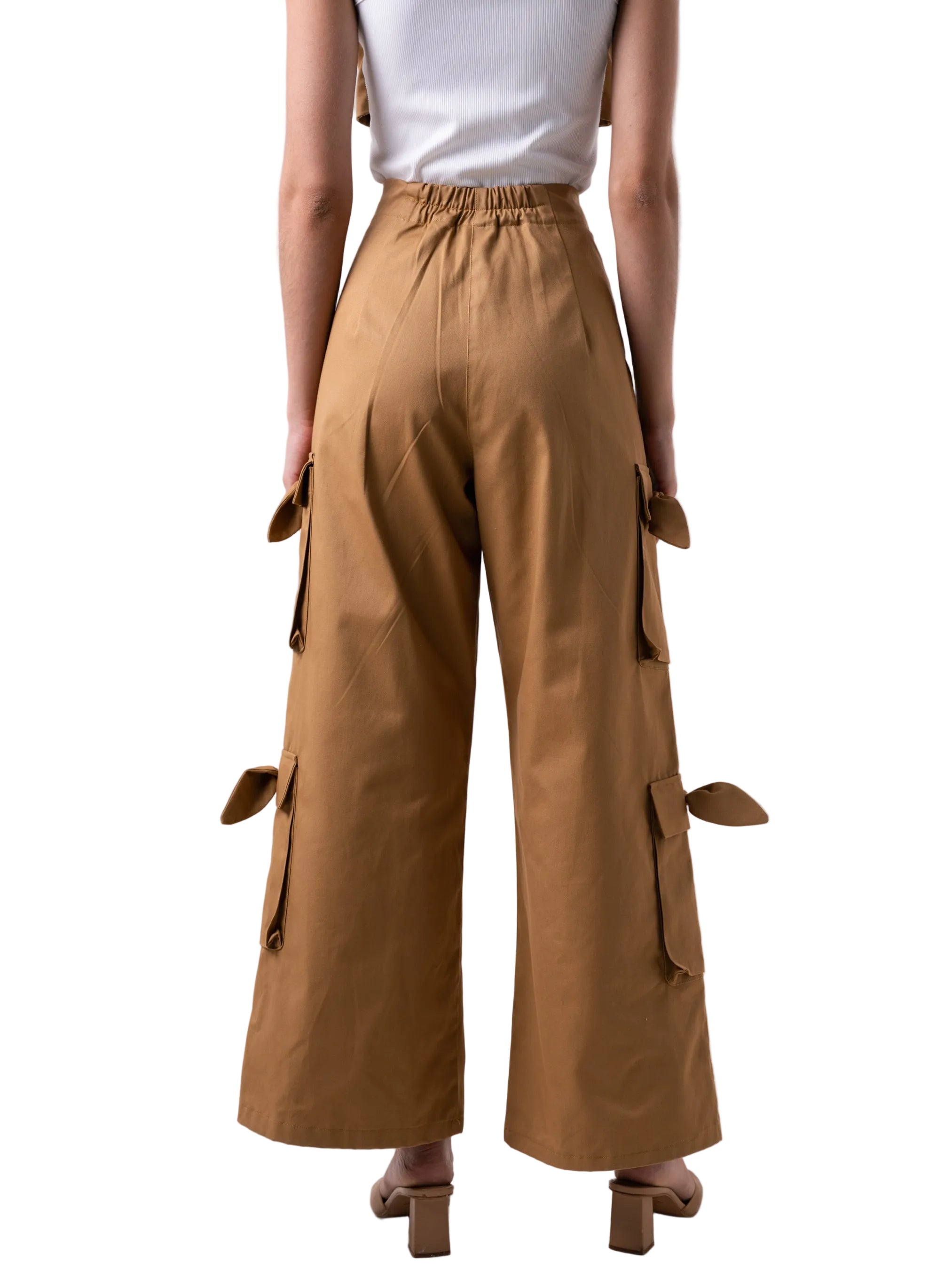 Pant with a high-waisted cargo style, front zipper, and oversized pockets down the leg.