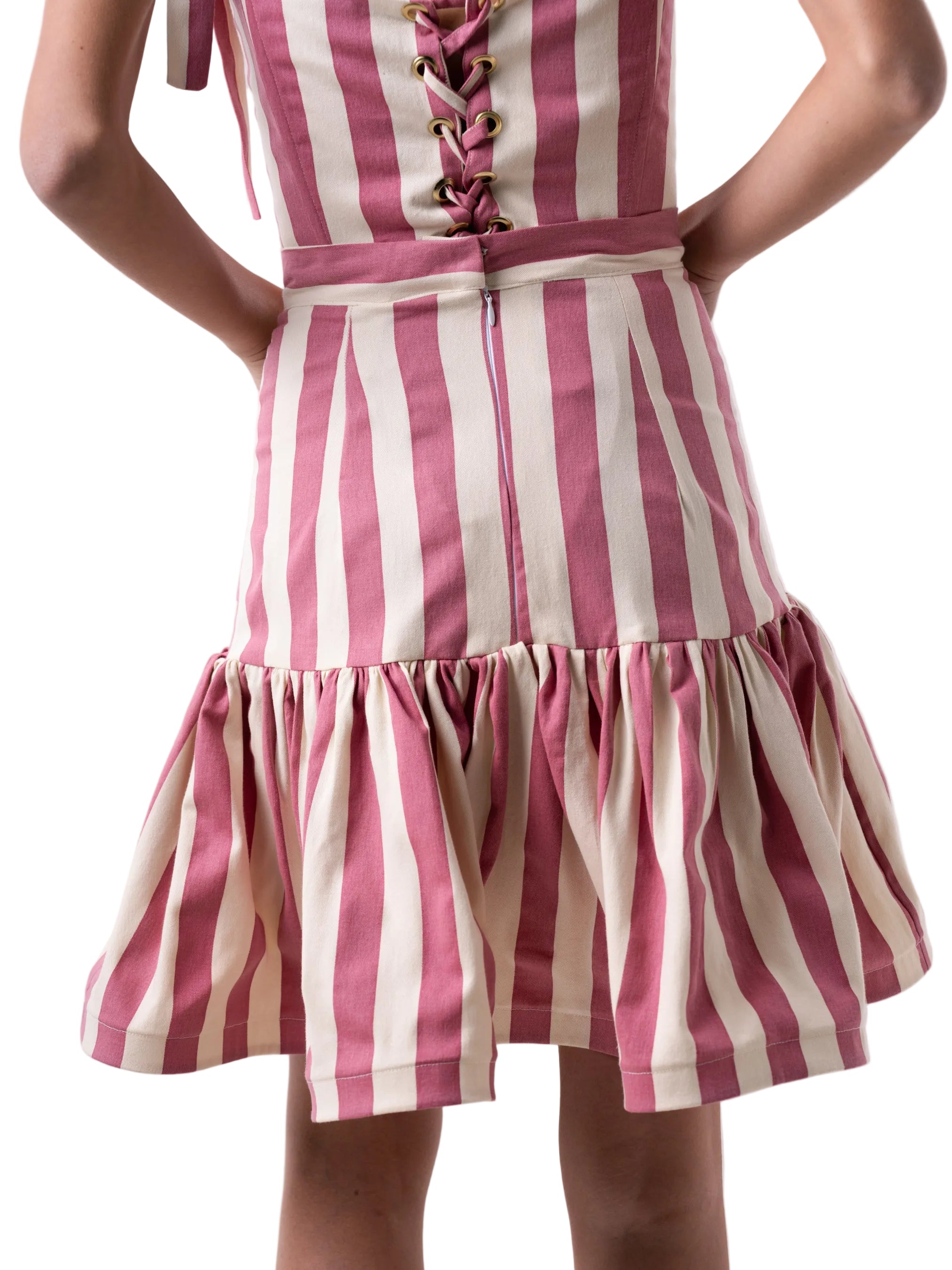 Skirt that features a short high waisted above the knee silhouette with front pockets and ruffle detail.