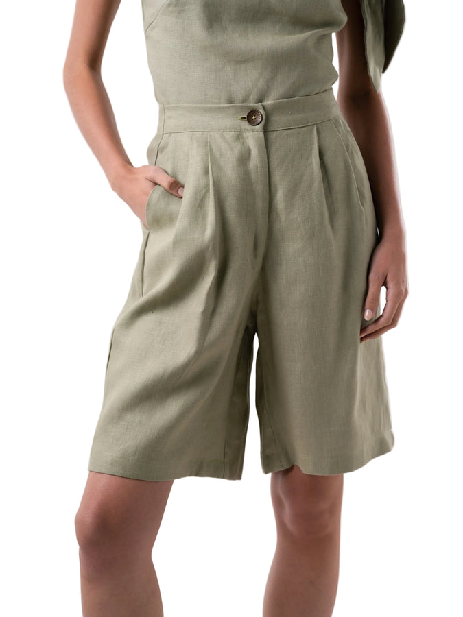 Bermudas that feature a high waisted silhouette with front pleats, and wide leg cut.